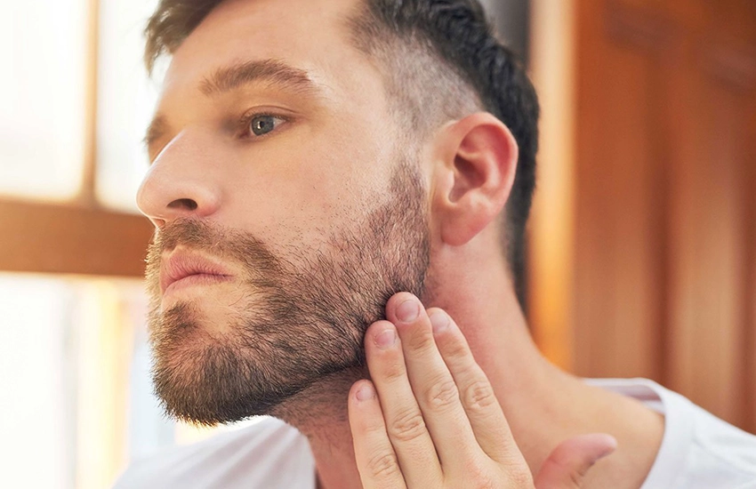 Planung der Haarlinie vor einer Haartransplantation