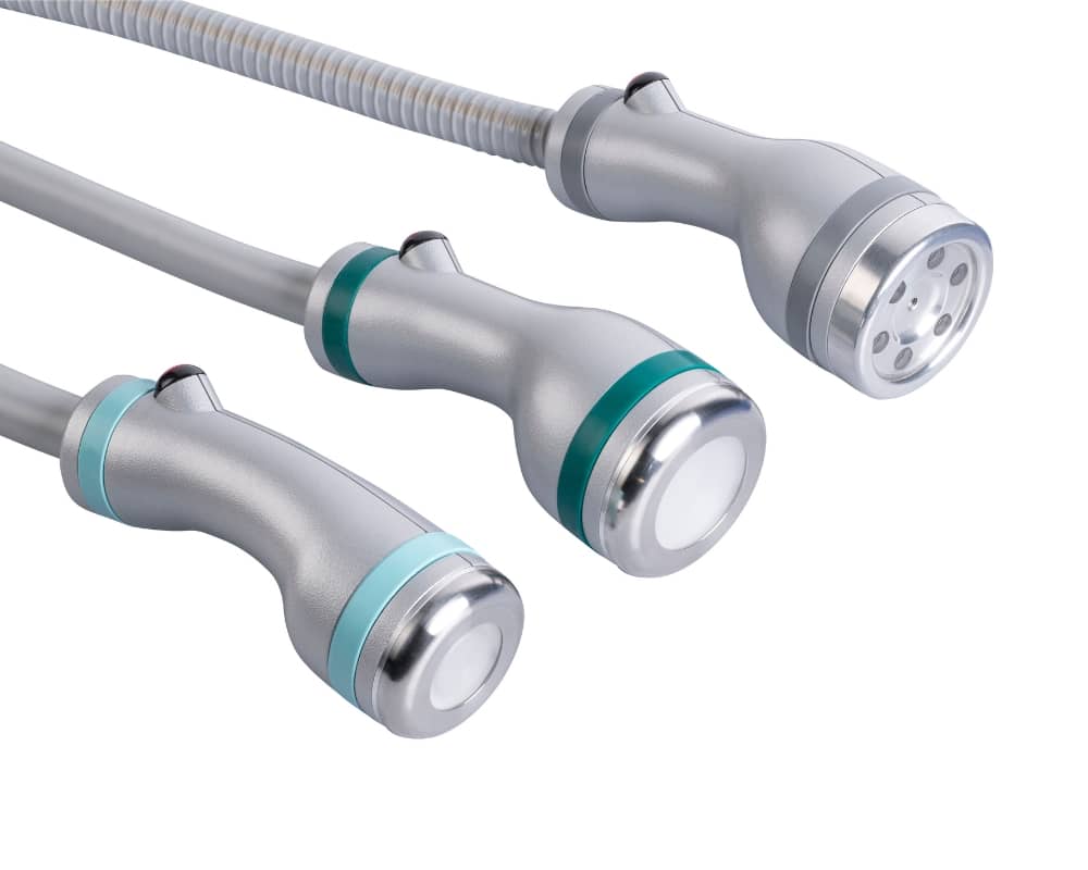 Behandlungskopf des Onda Coolwaves Geräts am Bauchbereich