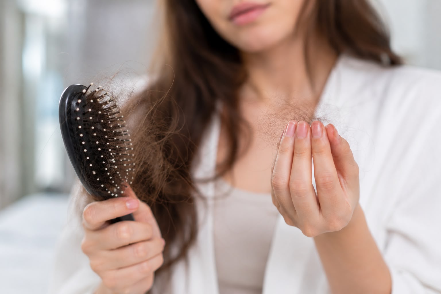 Saç mezoterapisi ve growth factor ile saç dökülmesi desteği