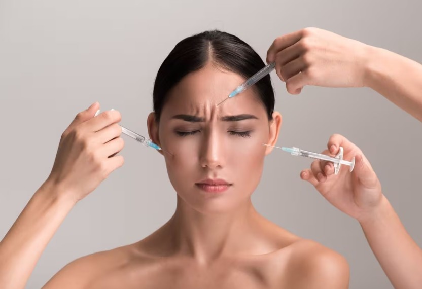 Kontrolle des natürlichen Aussehens des Gesichts nach einer Botox-Behandlung