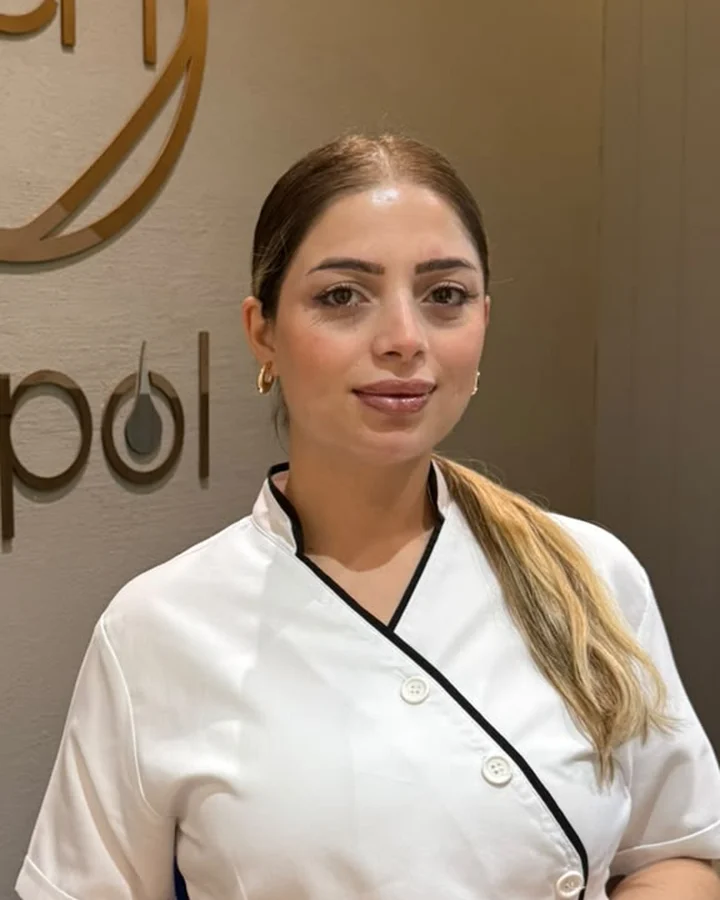 Melisa Ş., Aesthetician